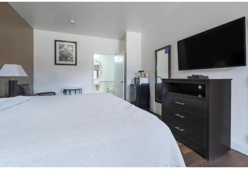 Budget inn by Oyo San Augustine image