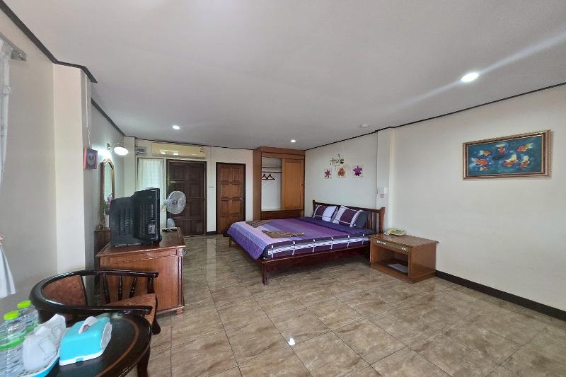 Phaiboon Hotel & Resort By Zuzu - Image 10