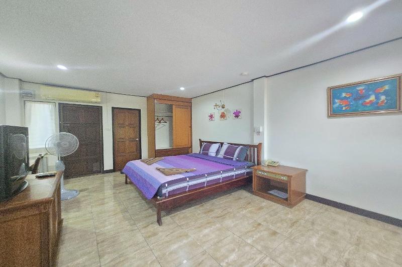 Phaiboon Hotel & Resort By Zuzu - Image 9