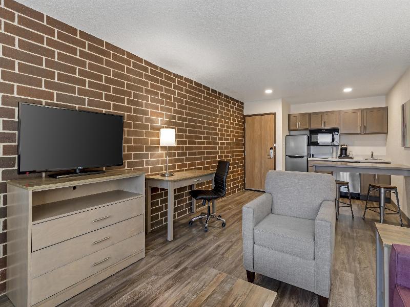 Executive Residency By Bw Waterloo & Cedar Falls image