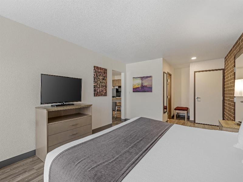 Executive Residency By Bw Waterloo & Cedar Falls image