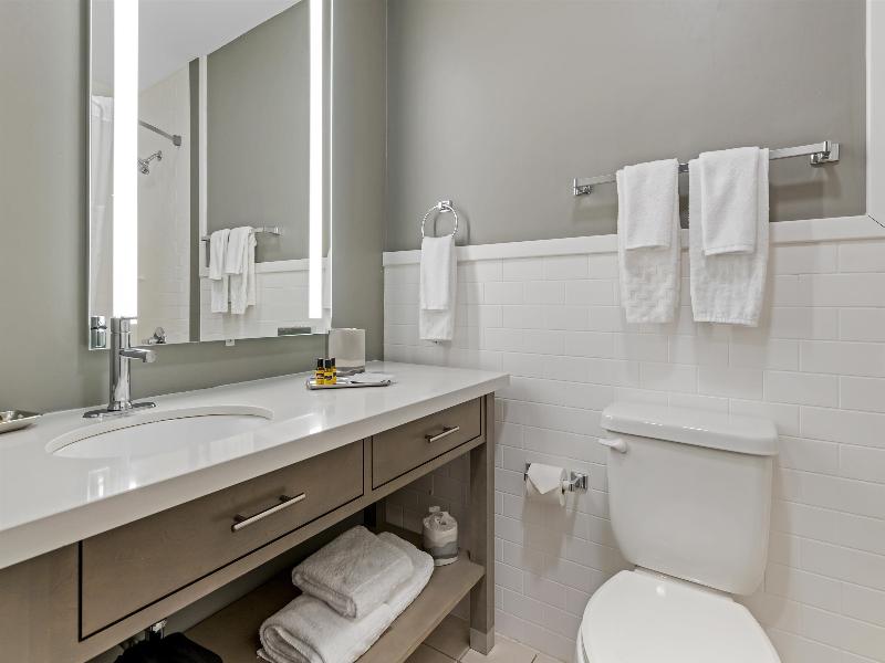 Executive Residency By Bw Waterloo & Cedar Falls image