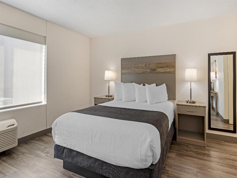 Executive Residency By Bw Waterloo & Cedar Falls image