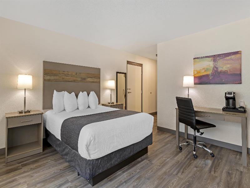 Executive Residency By Bw Waterloo & Cedar Falls image