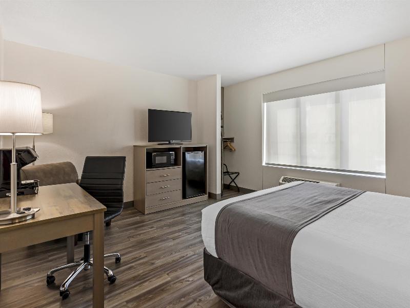 Executive Residency By Bw Waterloo & Cedar Falls image
