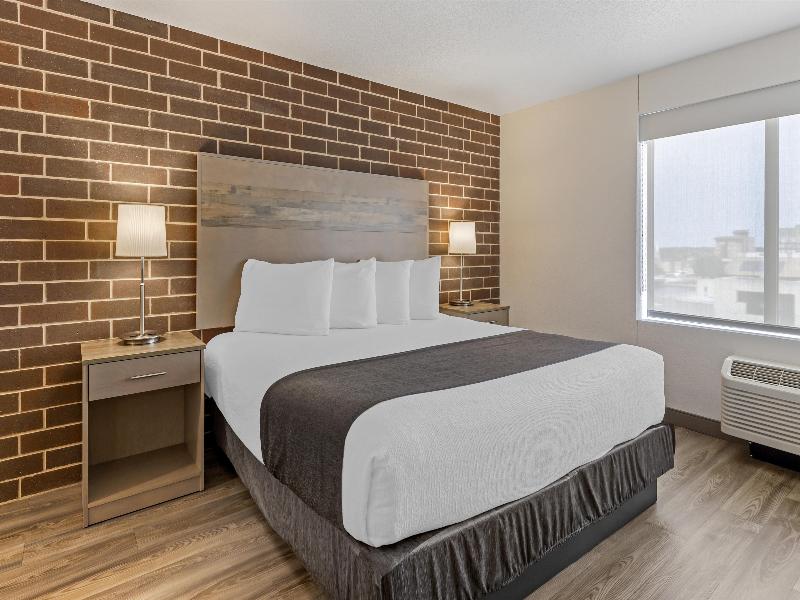Executive Residency By Bw Waterloo & Cedar Falls image