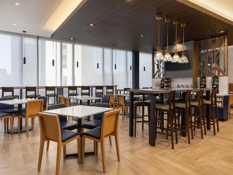 Hyatt Place Toronto Airport image