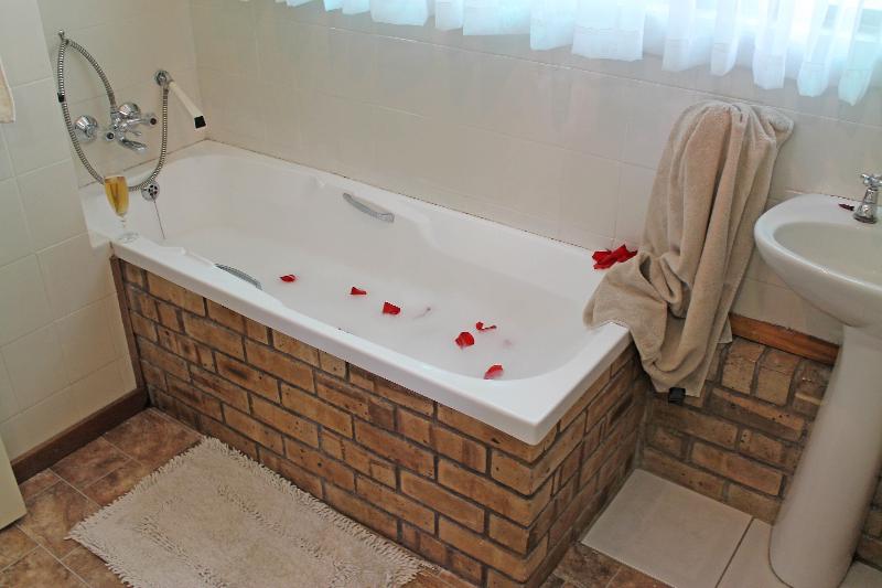 Lincoln Cottages (pty)ltd
