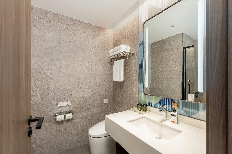 Holiday Inn Express Taizhou Jiaojiang image