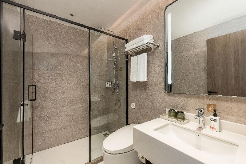 Holiday Inn Express Taizhou Jiaojiang image