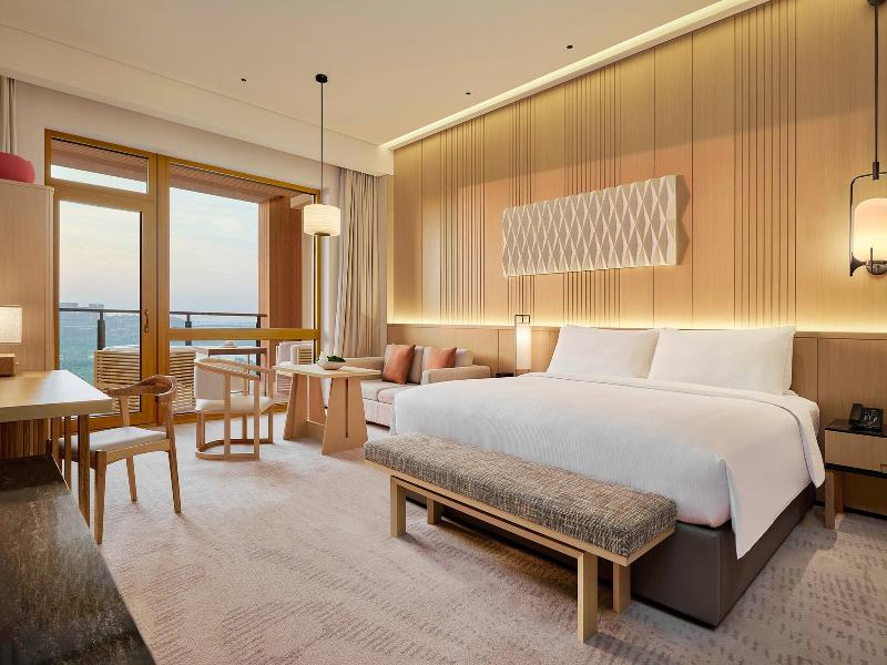 Secan Hotel Qingdao, Curio Collection by Hilton 4