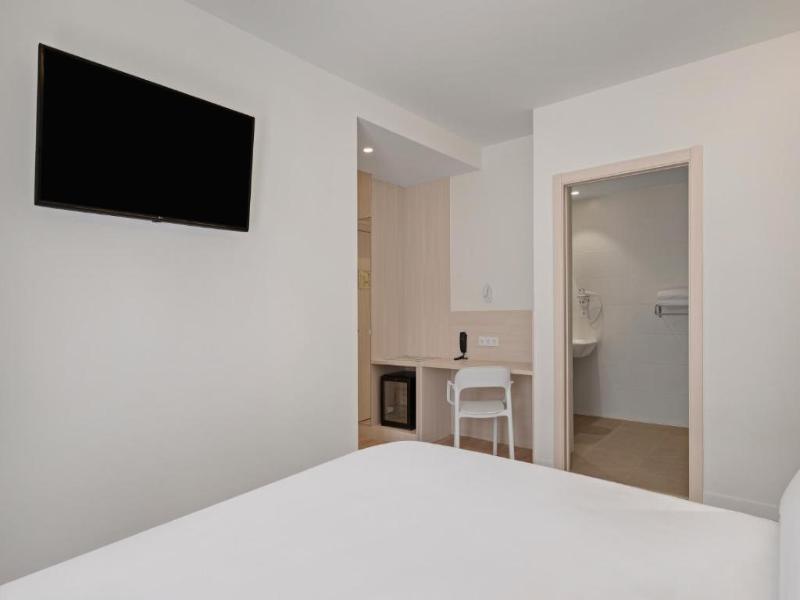 B&b Hotel Santiago Milladoiro image