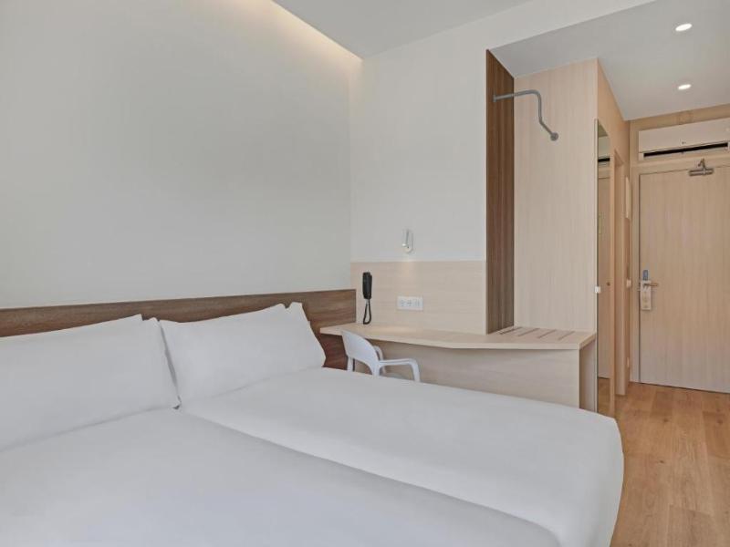B&b Hotel Santiago Milladoiro image