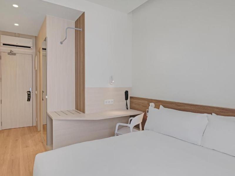 B&b Hotel Santiago Milladoiro image