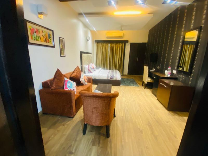 Hotel Amazone Residency Dlf Phase 3