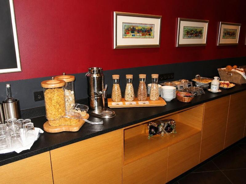 UNO Hotel Wolfsburg Sandkamp image