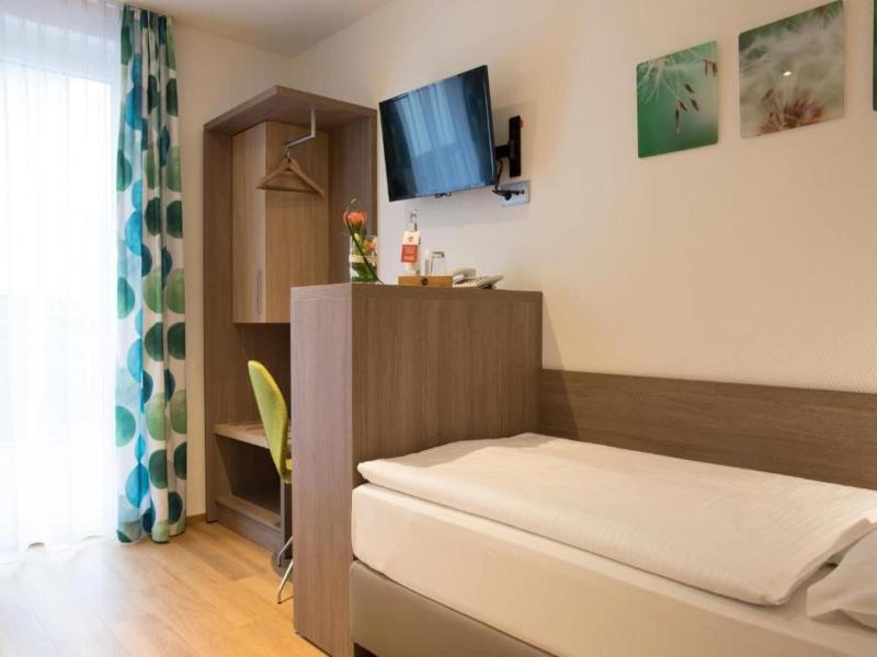 UNO Hotel Wolfsburg Sandkamp image