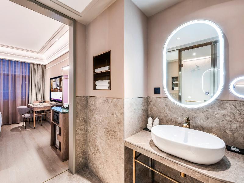 Mercure Nanjing Downtown image