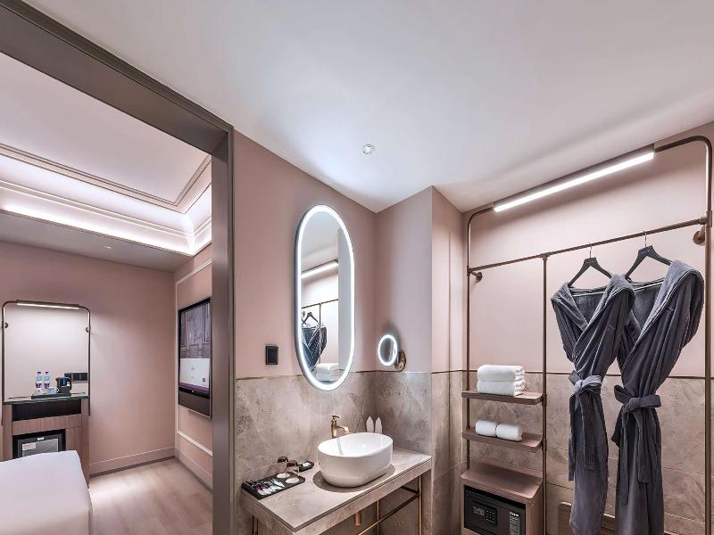 Mercure Nanjing Downtown image