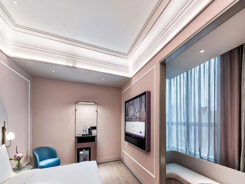 room detail thumbnail 2
