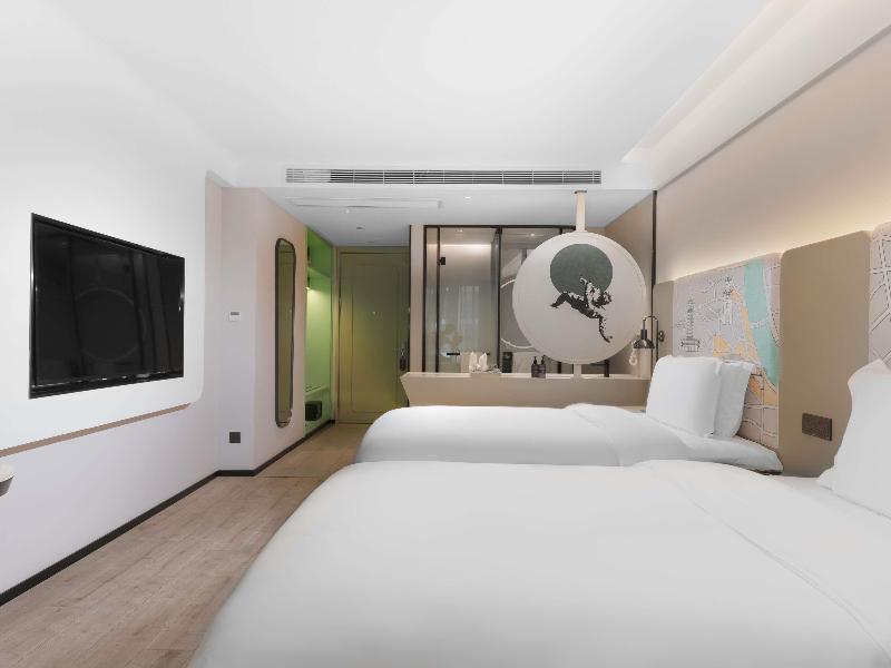 room detail thumbnail 1