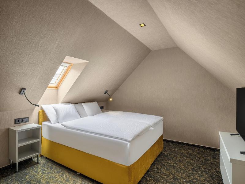 Hotel Allora image