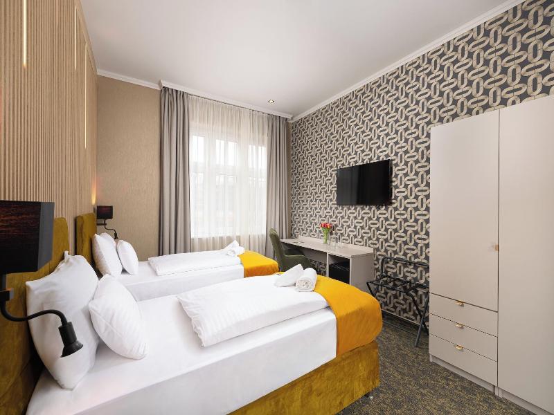 Hotel Allora image