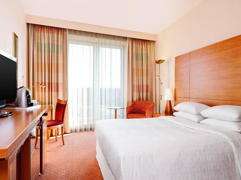 Sheraton Düsseldorf Airport image