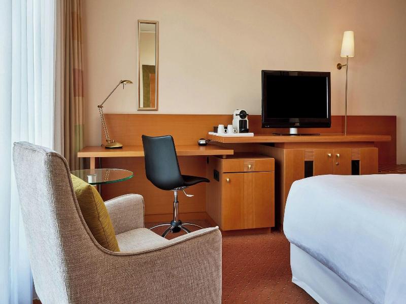 Sheraton Düsseldorf Airport image