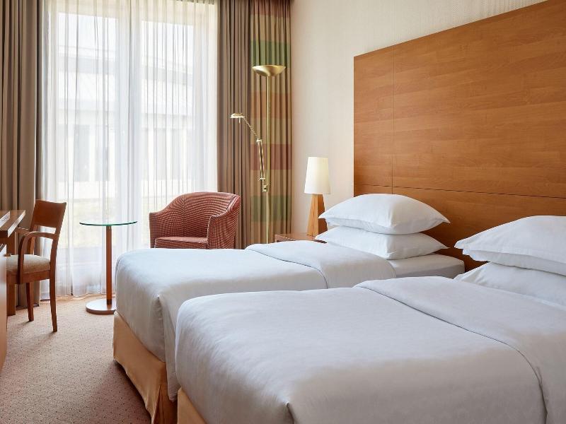 Sheraton Düsseldorf Airport image