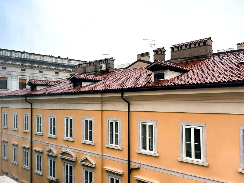 Bed & Chic Art Rooms