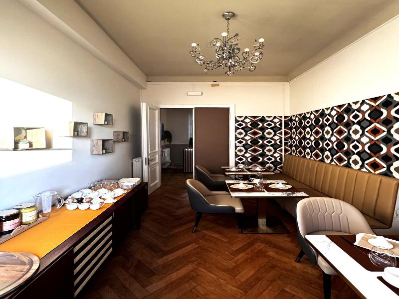 Bed & Chic Art Rooms image