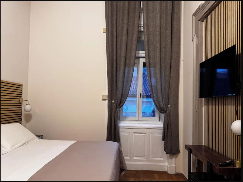 Bed & Chic Art Rooms image