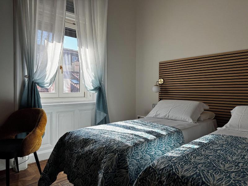 Bed & Chic Art Rooms image