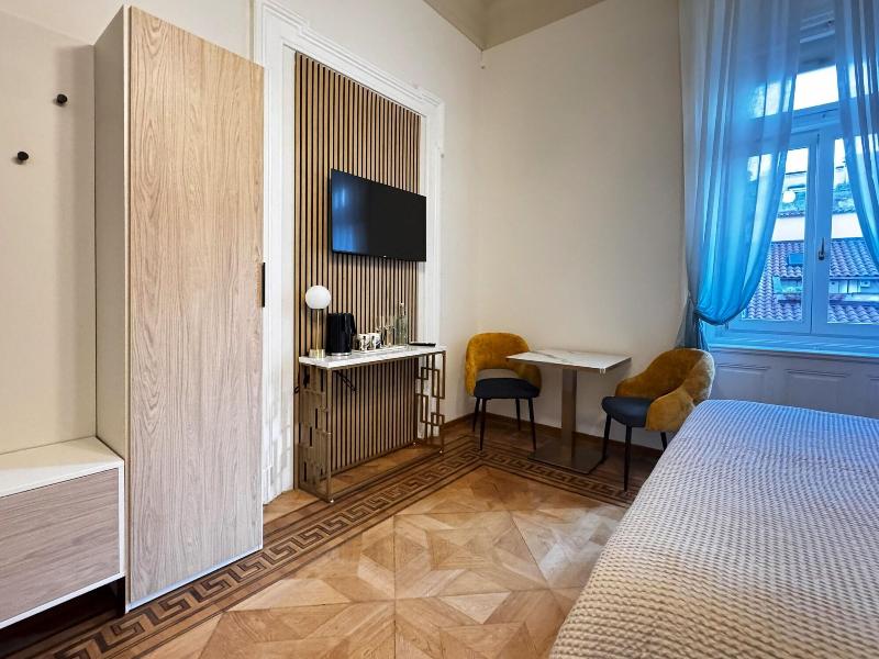 Bed & Chic Art Rooms image
