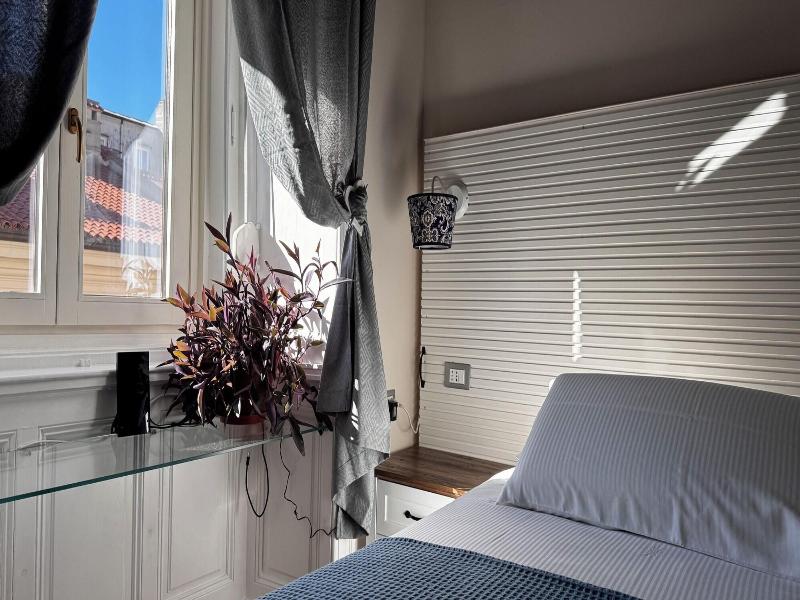 Bed & Chic Art Rooms image