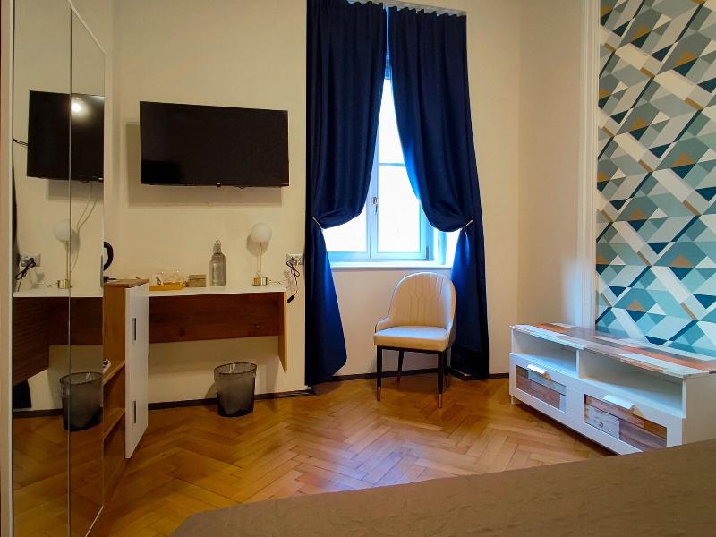 Bed & Chic Art Rooms image