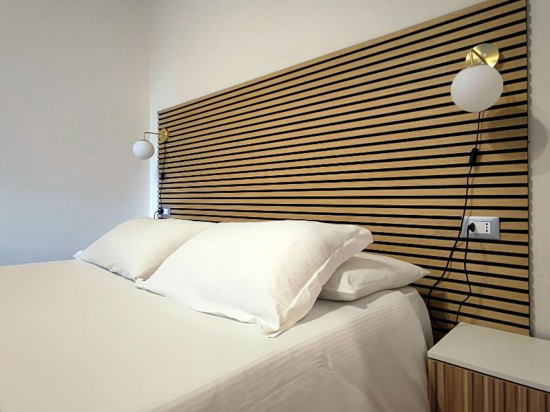Bed & Chic Art Rooms image