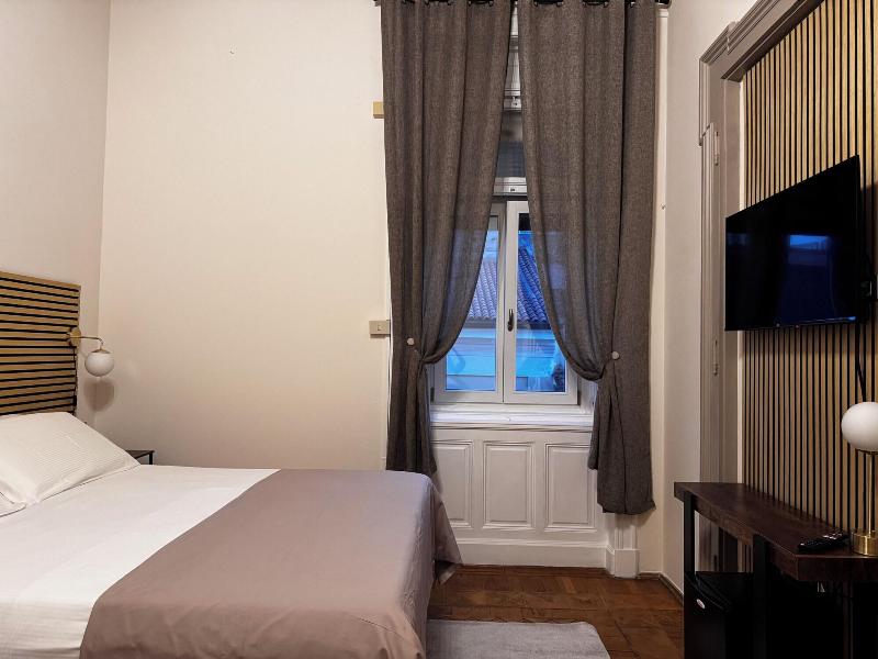 Bed & Chic Art Rooms image