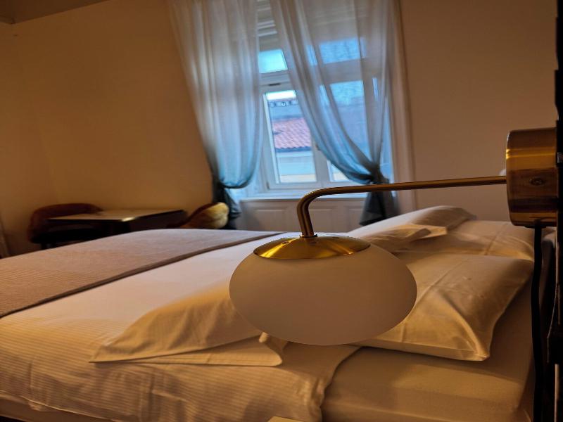Bed & Chic Art Rooms image