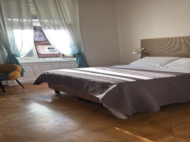 Bed & Chic Art Rooms image