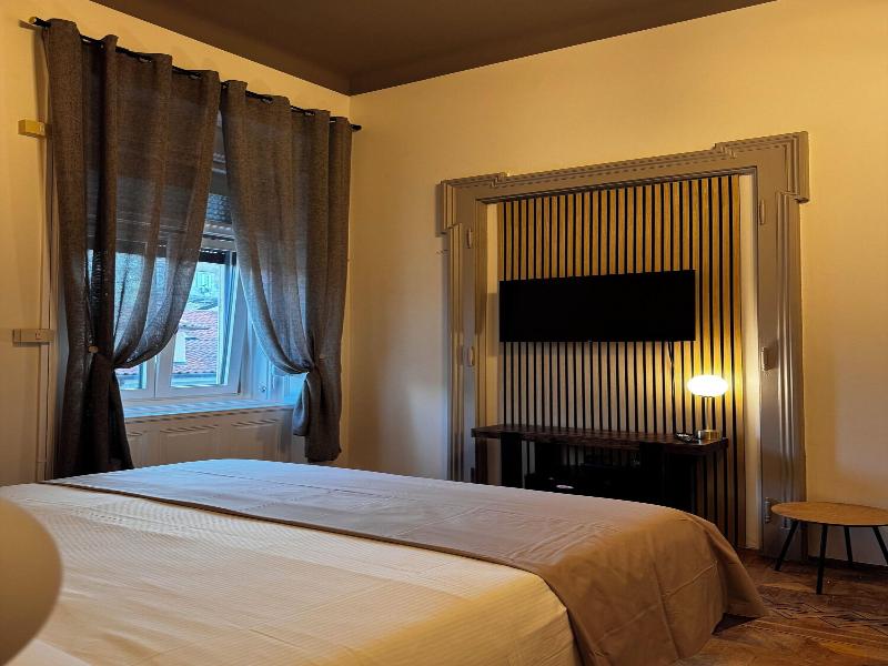 Bed & Chic Art Rooms image