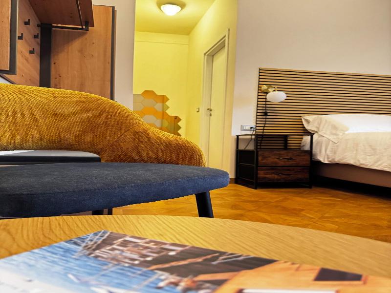 Bed & Chic Art Rooms image