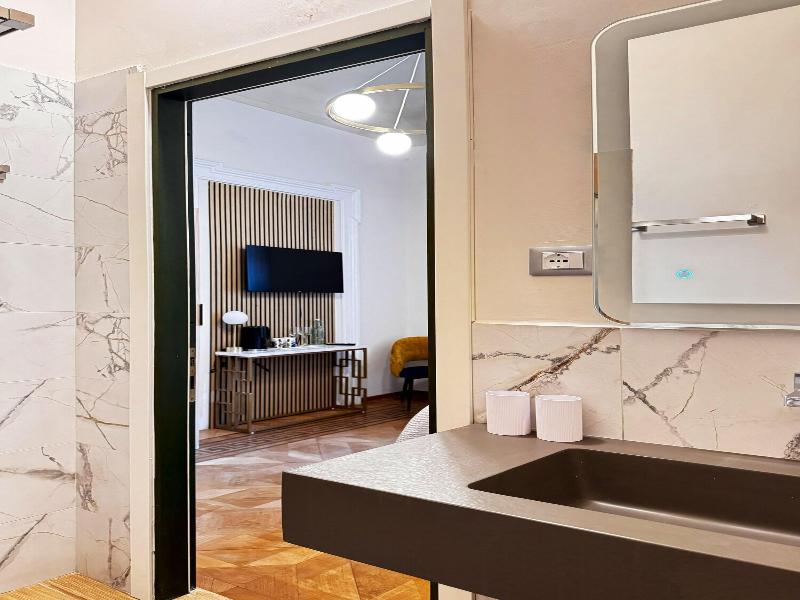 Bed & Chic Art Rooms image
