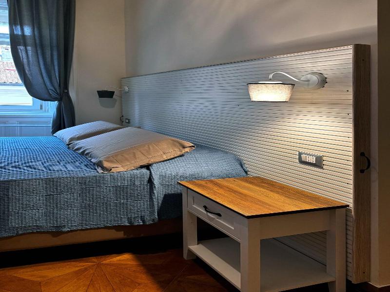 Bed & Chic Art Rooms image