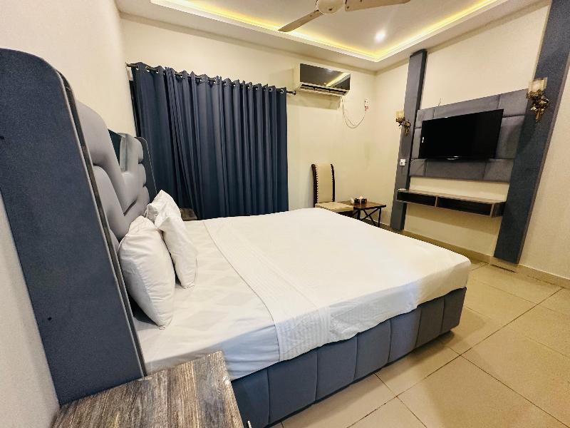Travel Lodge Islamabad image
