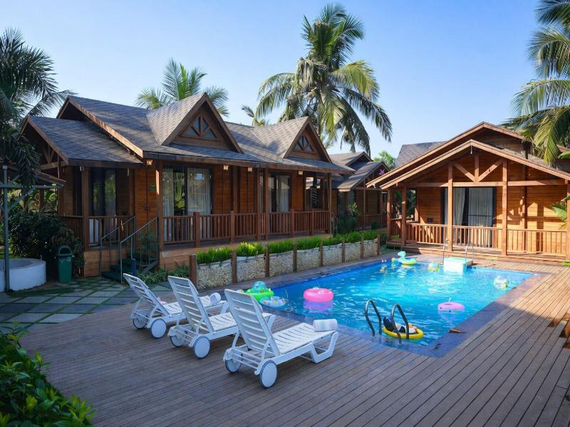 Foxoso Aaristo Baga Beach Resort image