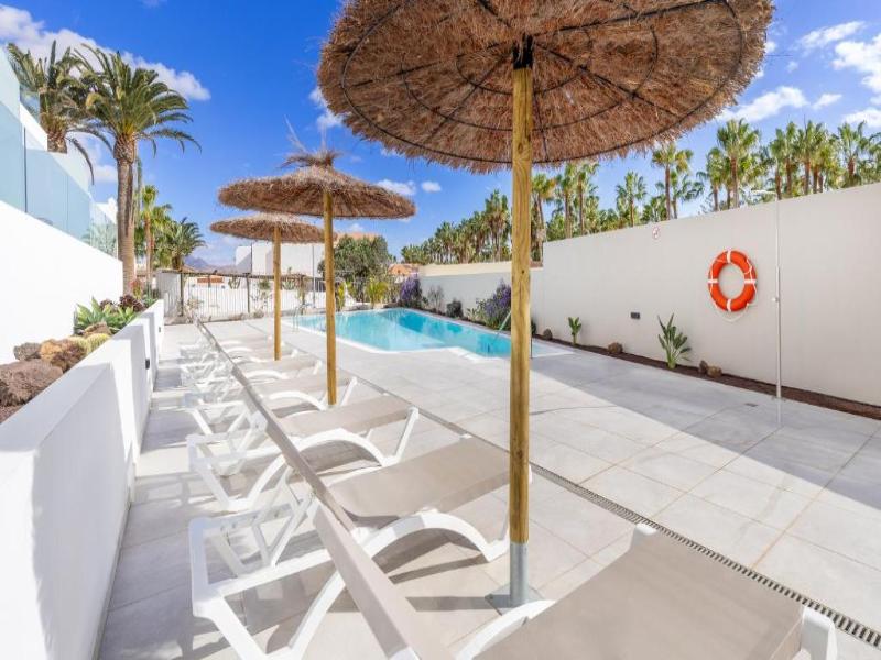 Calm Beach Apartments image