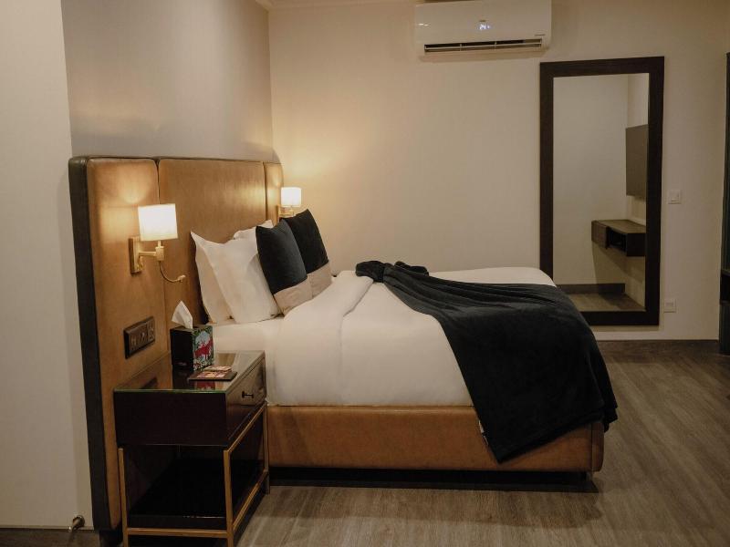 Ambiance Boutique Art Hotel Karachi image