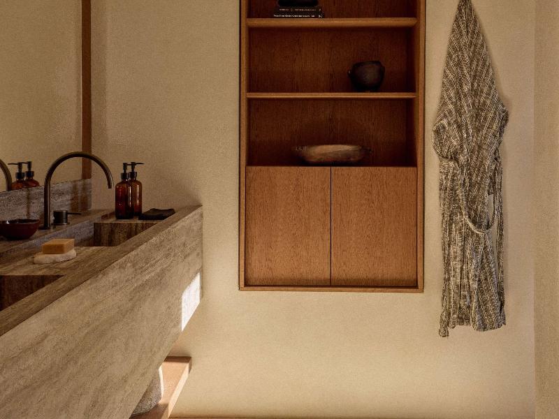 Luura Paros Cliff, Morgans Originals, 16+ - Image 6